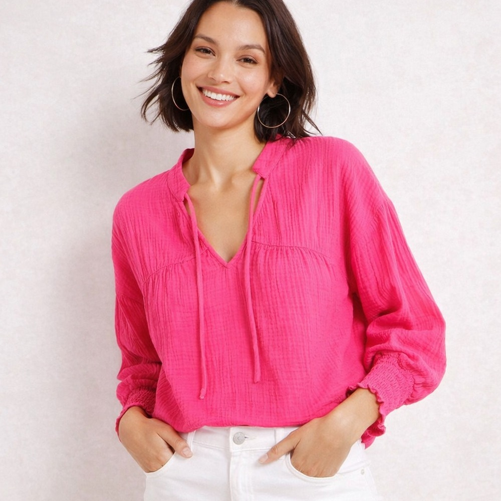 Evereve Eleanor smocked gauze top in bright pink Size XS